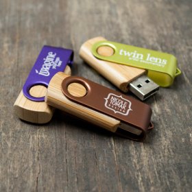 32 GB BAMBOO SWIVEL FLASH DRIVE 3.0.