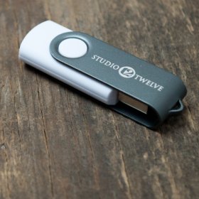 64 GB ENGRAVED SWIVEL FLASH DRIVE 3.0.