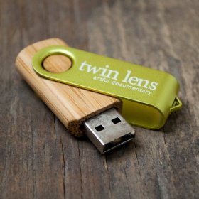 4 GB BAMBOO SWIVEL FLASH DRIVE 2.0.